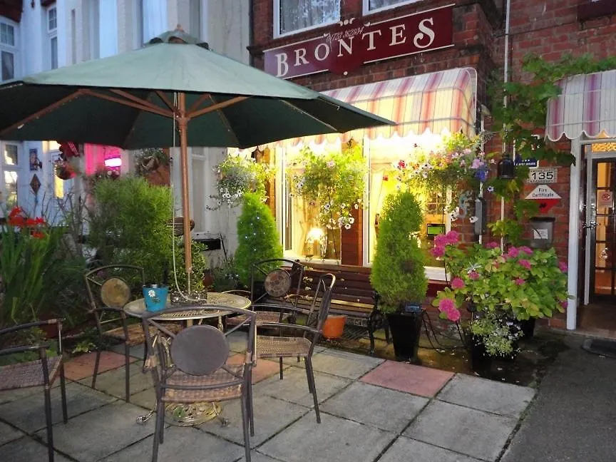 Brontes Guest House Scarborough 3*,